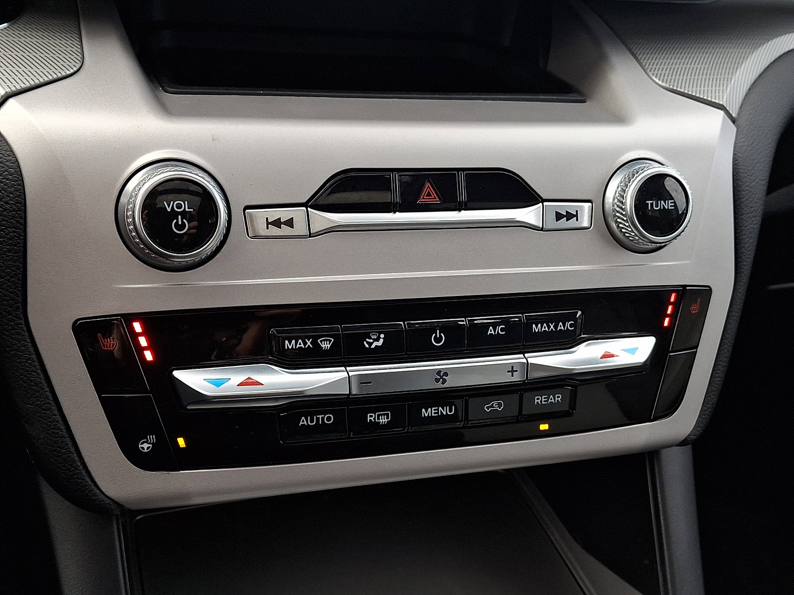 Certified 2024 Ford Explorer XLT w/ Equipment Group 202A image 22