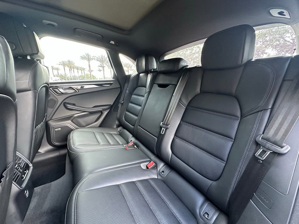 Certified 2026 Porsche Macan AWD/4WD image 38