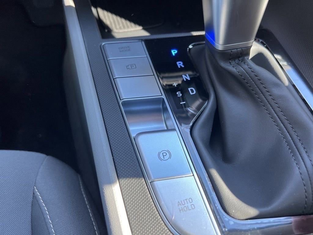 Used 2025 Hyundai Elantra Sport image 19