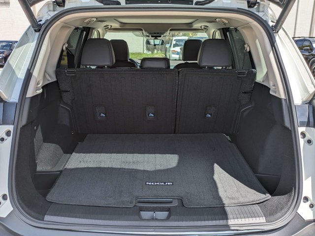 Used 2023 Nissan Rogue SV w/ SV Premium B Package FWD image 13