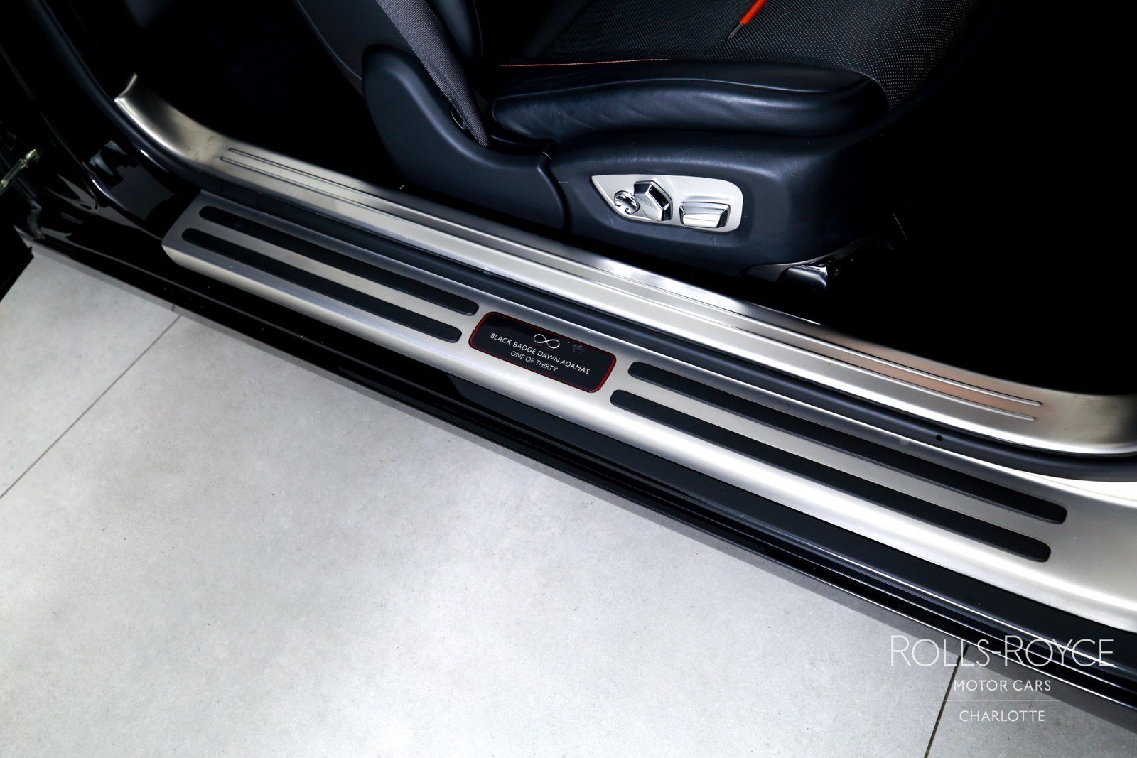 Used 2019 Rolls-Royce Dawn RWD image 28