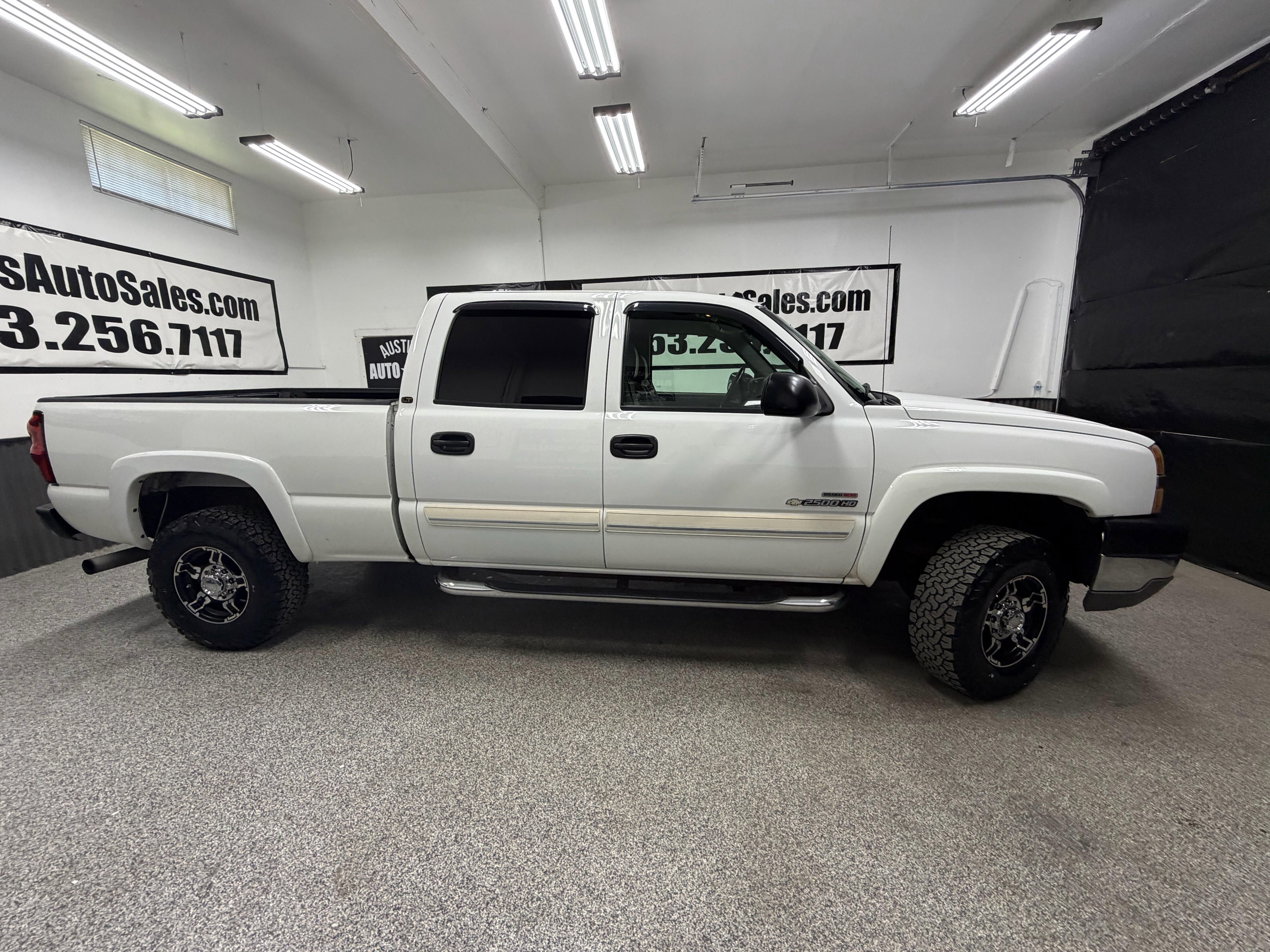 Used 2004 Chevrolet Silverado 2500 LT w/ Skid Plate Package AWD/4WD image 2