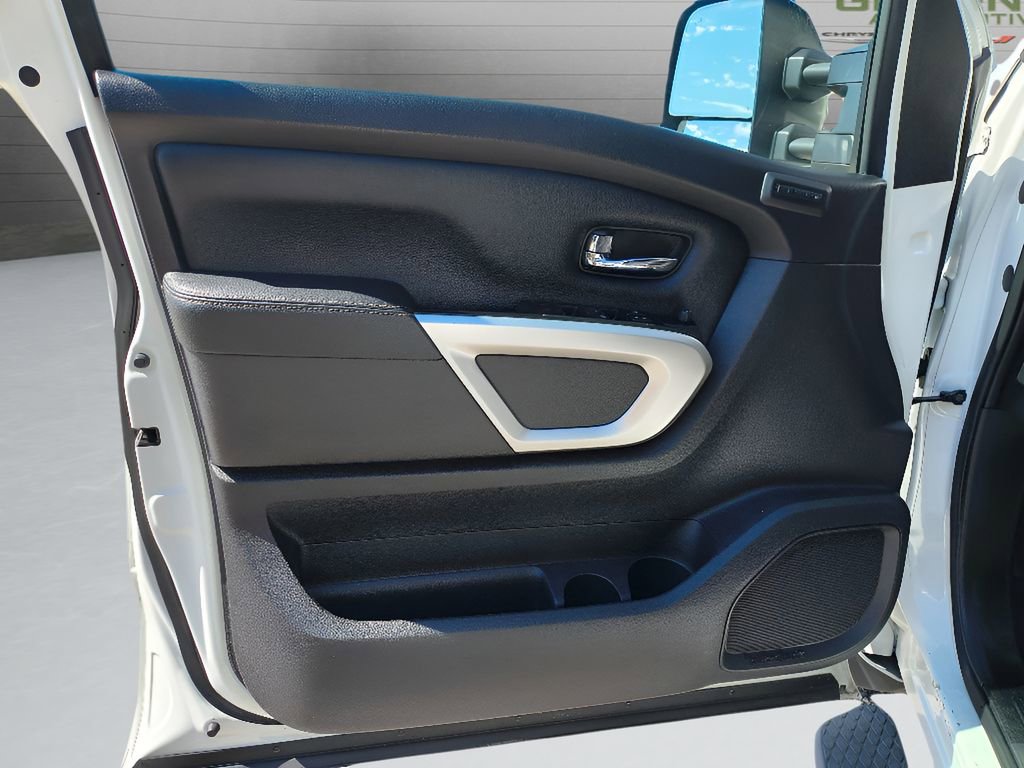 Used 2018 Nissan Titan SL w/ Chrome Package RWD image 29