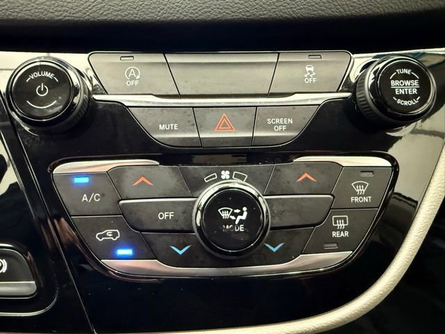 Used 2023 Chrysler Voyager LX image 38