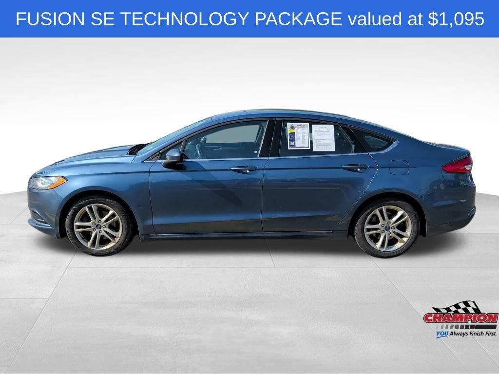 Used 2018 Ford Fusion SE w/ Fusion SE Technology Package FWD image 2
