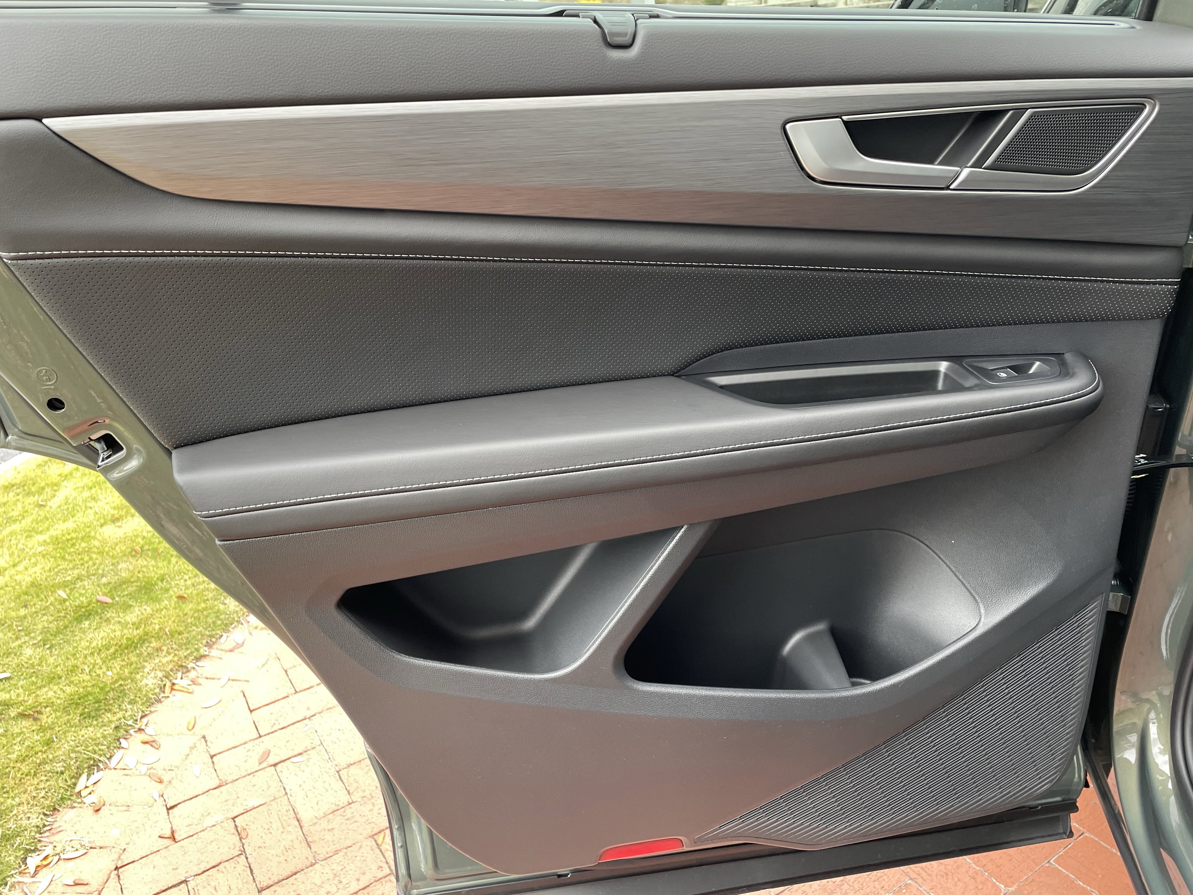 New 2026 Volkswagen Atlas Cross Sport SE image 11