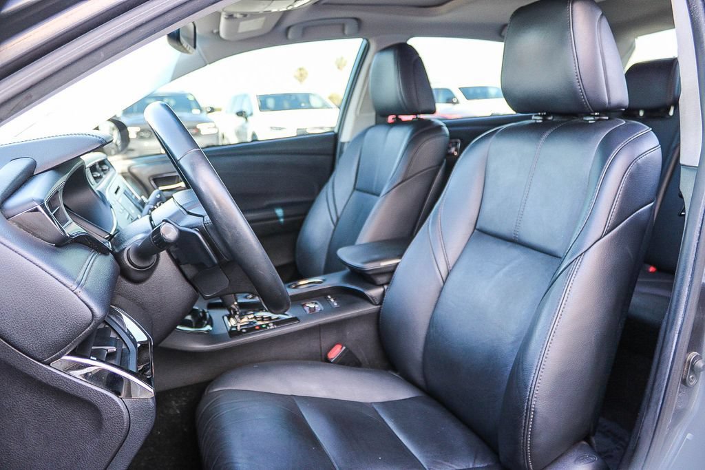 Used 2016 Toyota Avalon Touring w/ Preferred Accessory Package FWD image 18