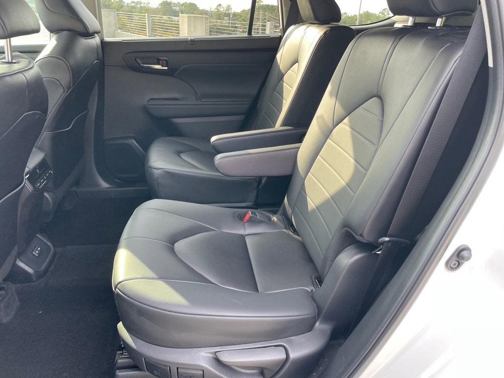 Used 2024 Toyota Highlander XLE image 21