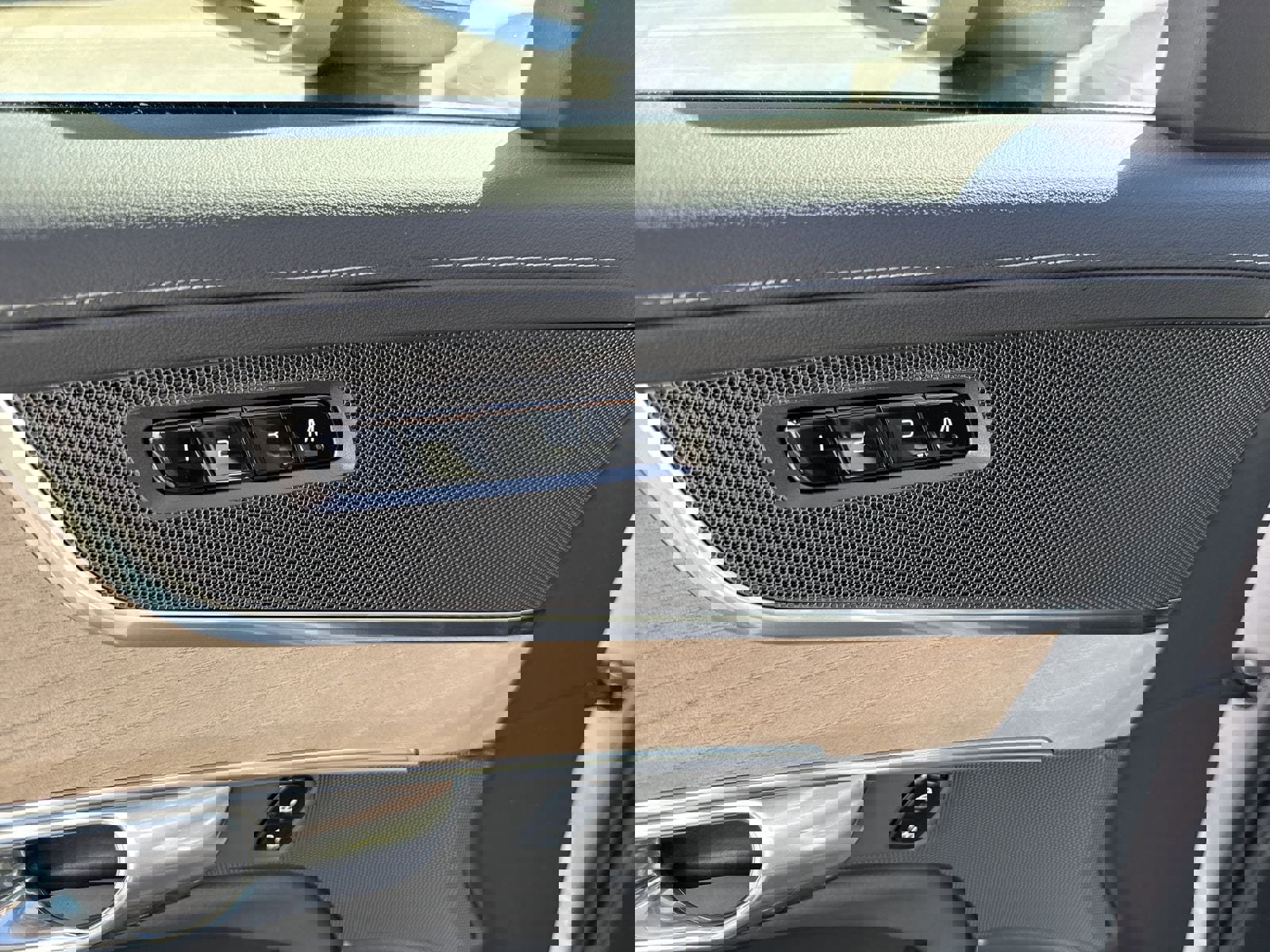 New 2026 Volvo XC90 B5 Plus w/ Protection Package Premier image 11