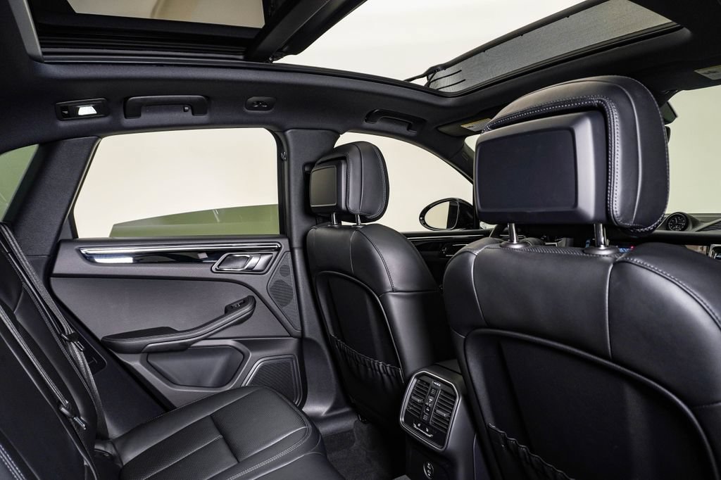 Certified 2026 Porsche Macan AWD/4WD image 16