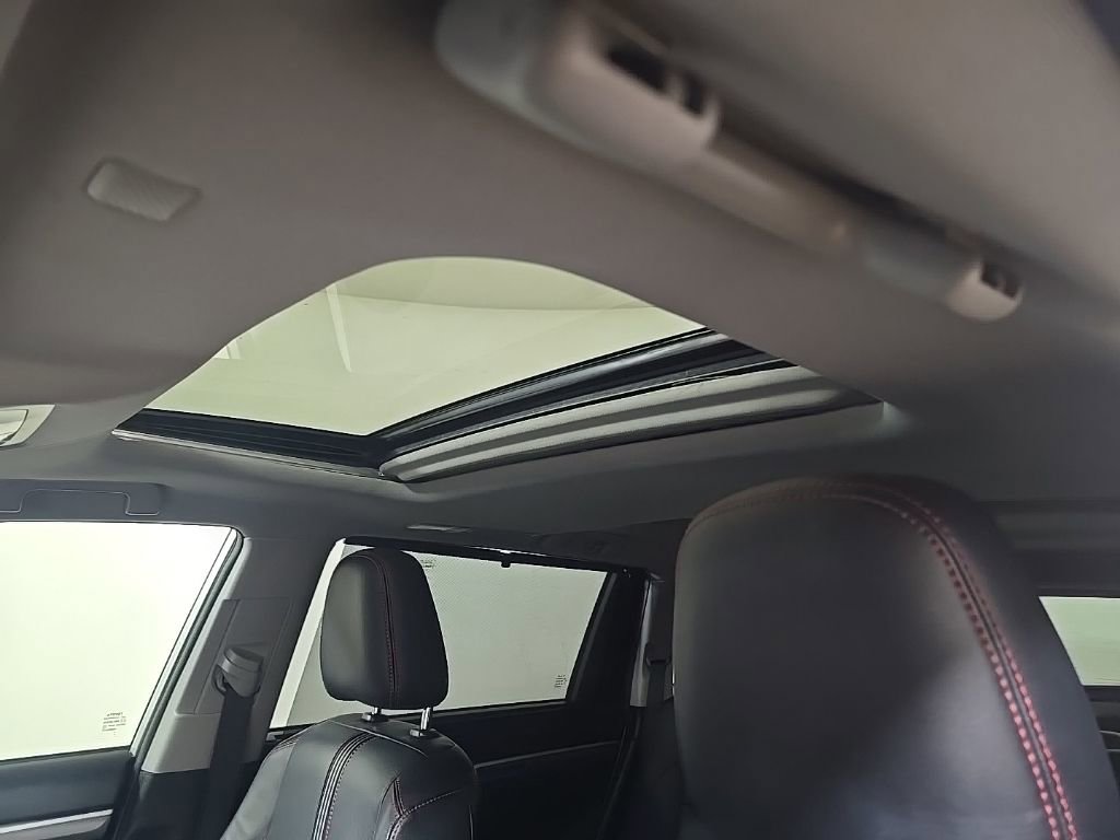 Used 2019 Toyota Highlander SE image 17