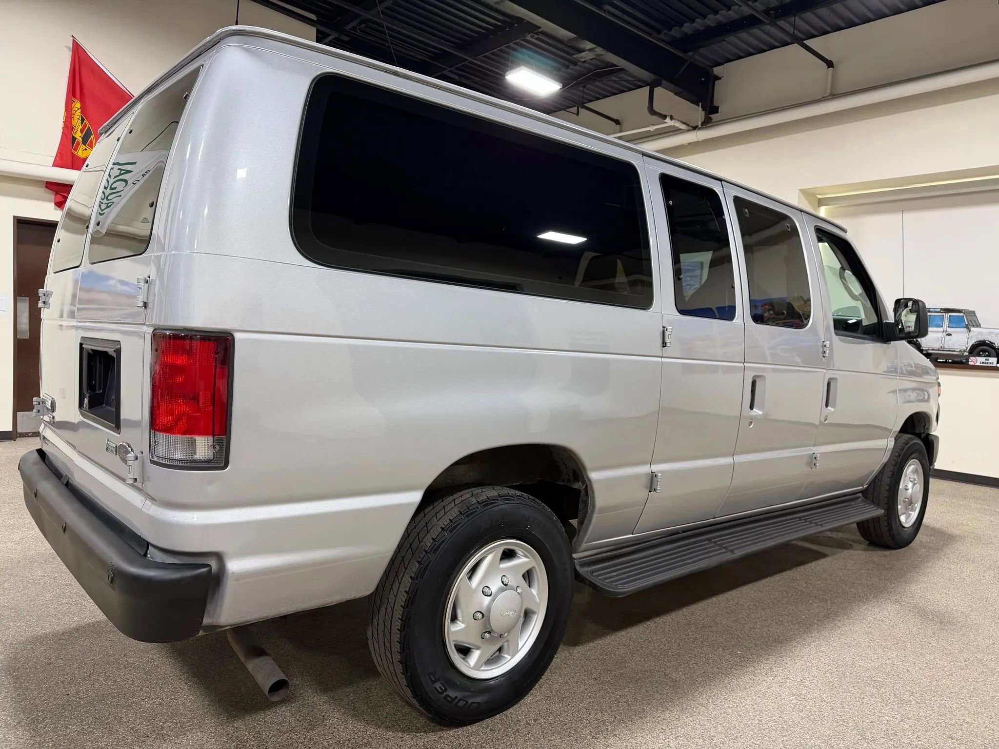 Used 2014 Ford E-250 and Econoline 250 w/ Power Group image 16