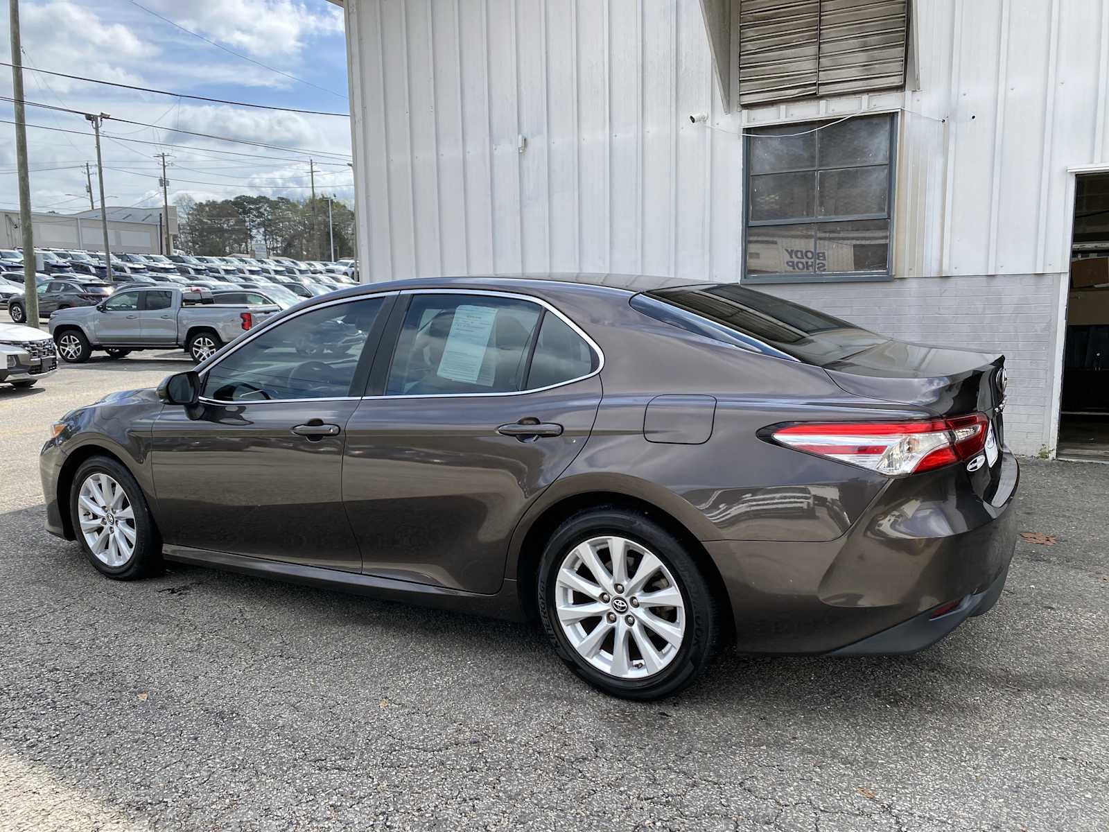 Used 2018 Toyota Camry LE w/ Moonroof Package image 6