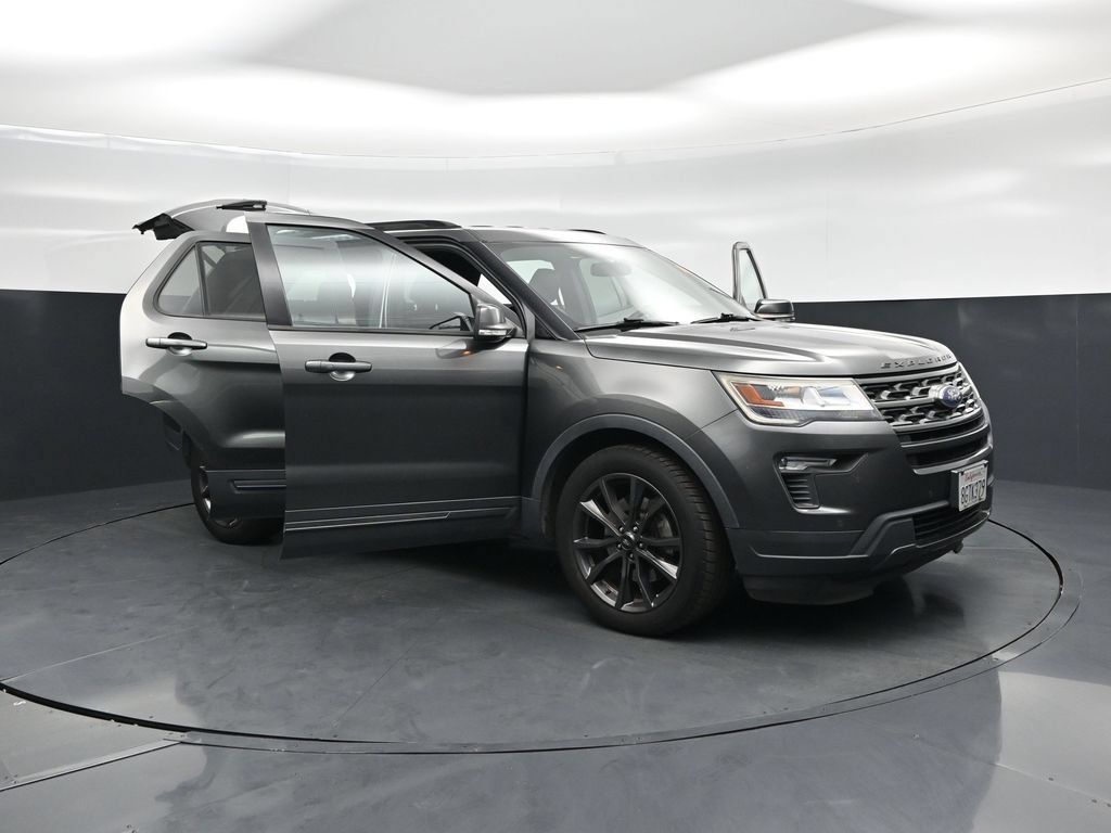 Used 2018 Ford Explorer XLT w/ Equipment Group 202A FWD image 31