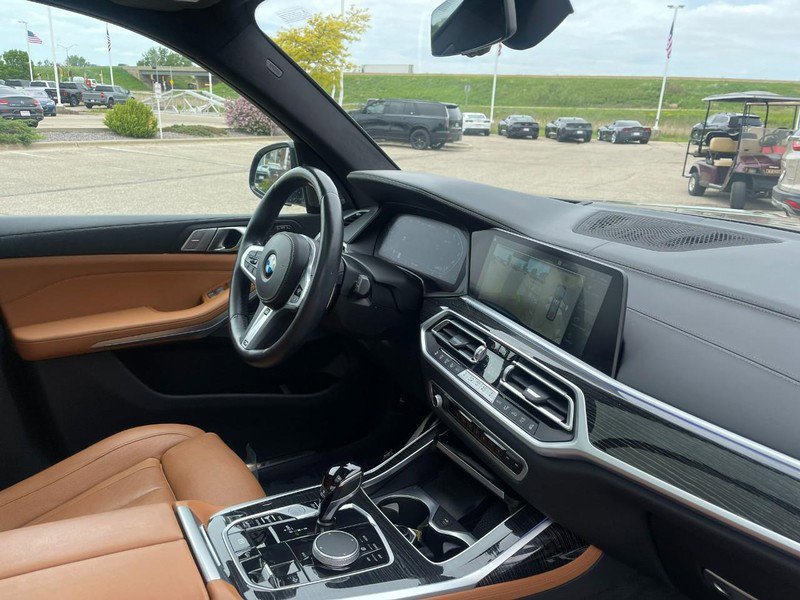 Used 2022 BMW X7 M50i w/ Luxury Seating Package image 10