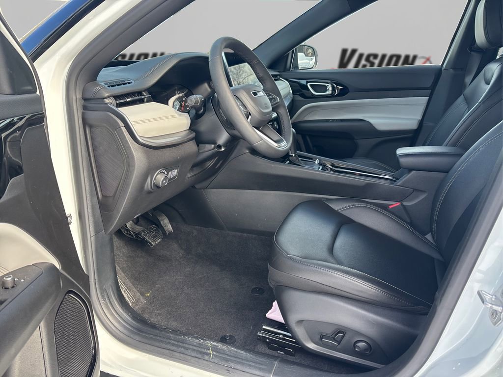 Used 2025 Jeep Compass Limited image 9