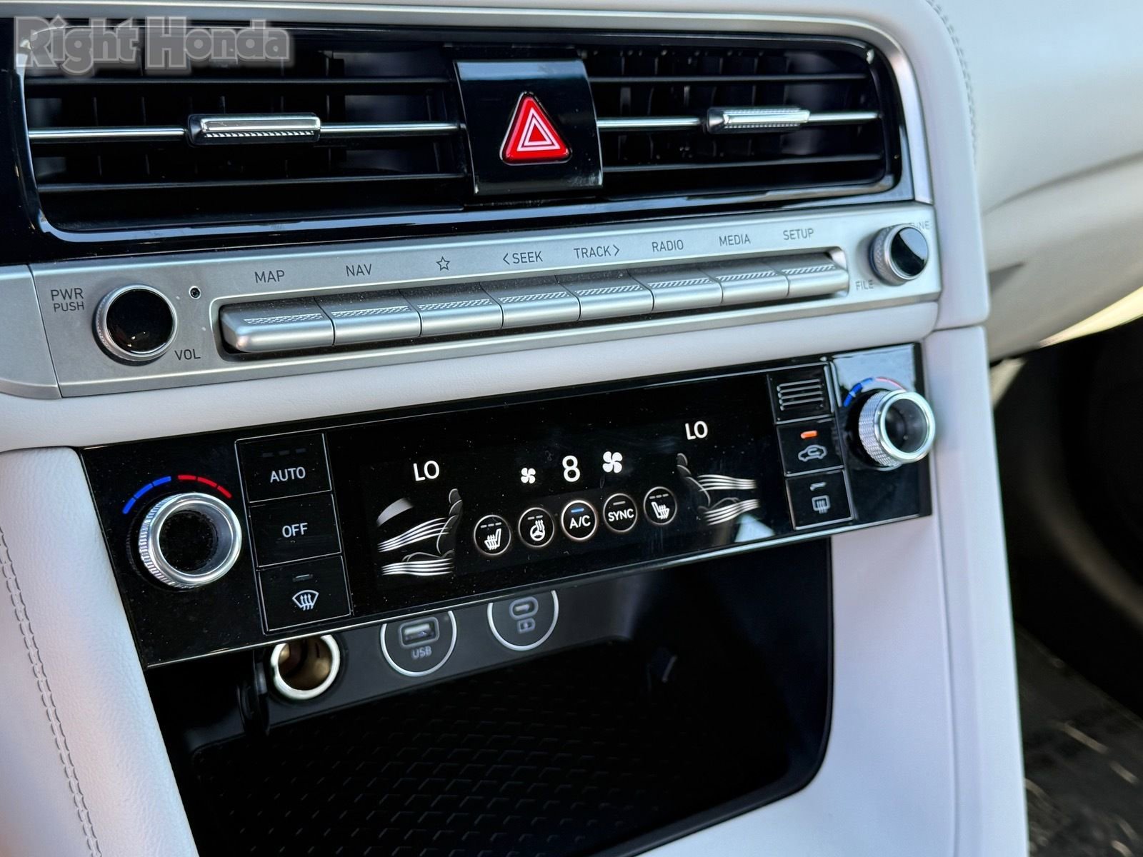 Used 2025 Genesis G70 2.5T image 24