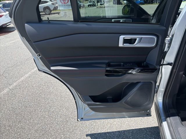 Used 2023 Ford Explorer ST-Line AWD/4WD image 14