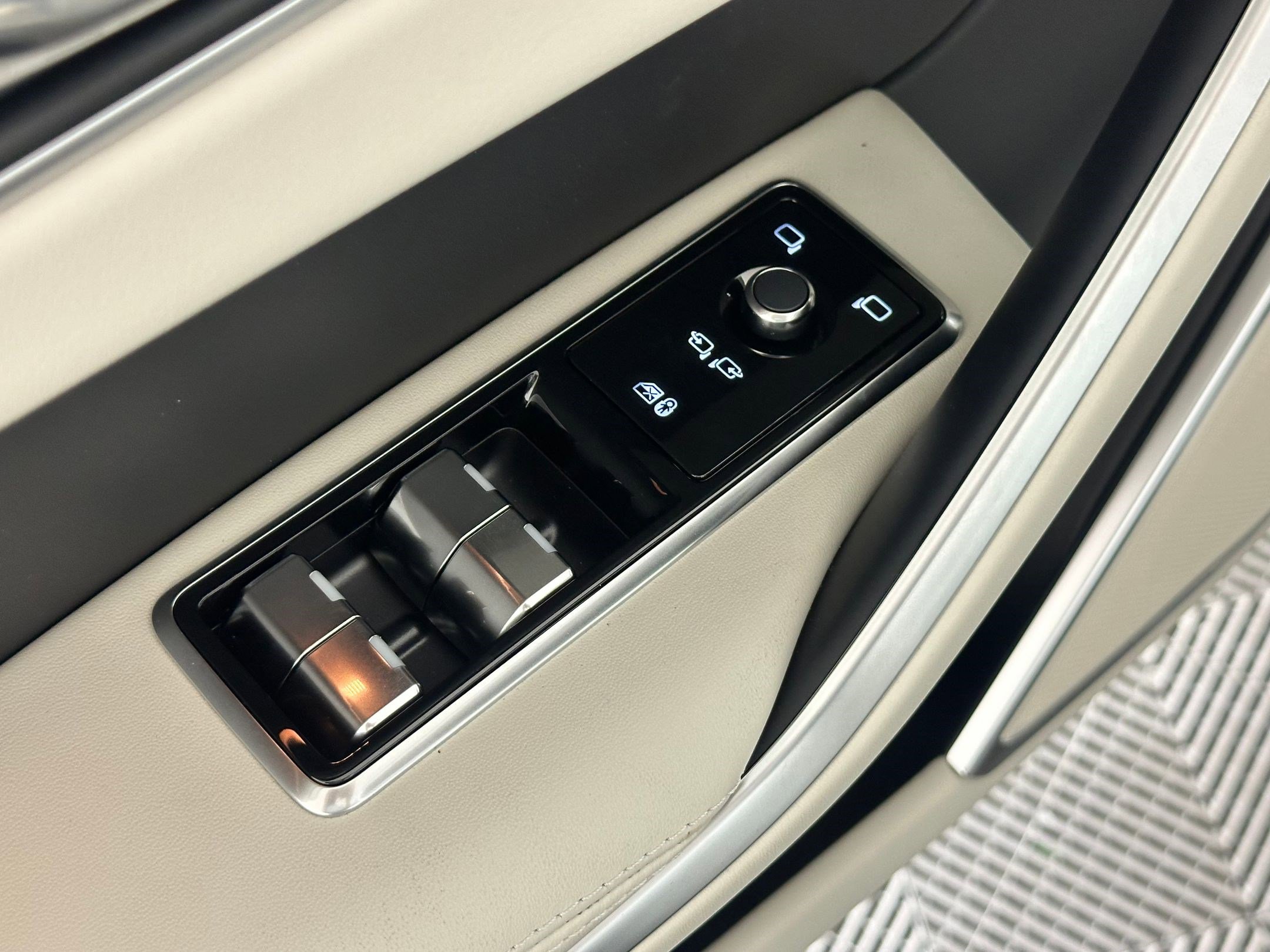 New 2026 Jaguar F-PACE R-Dynamic S image 20
