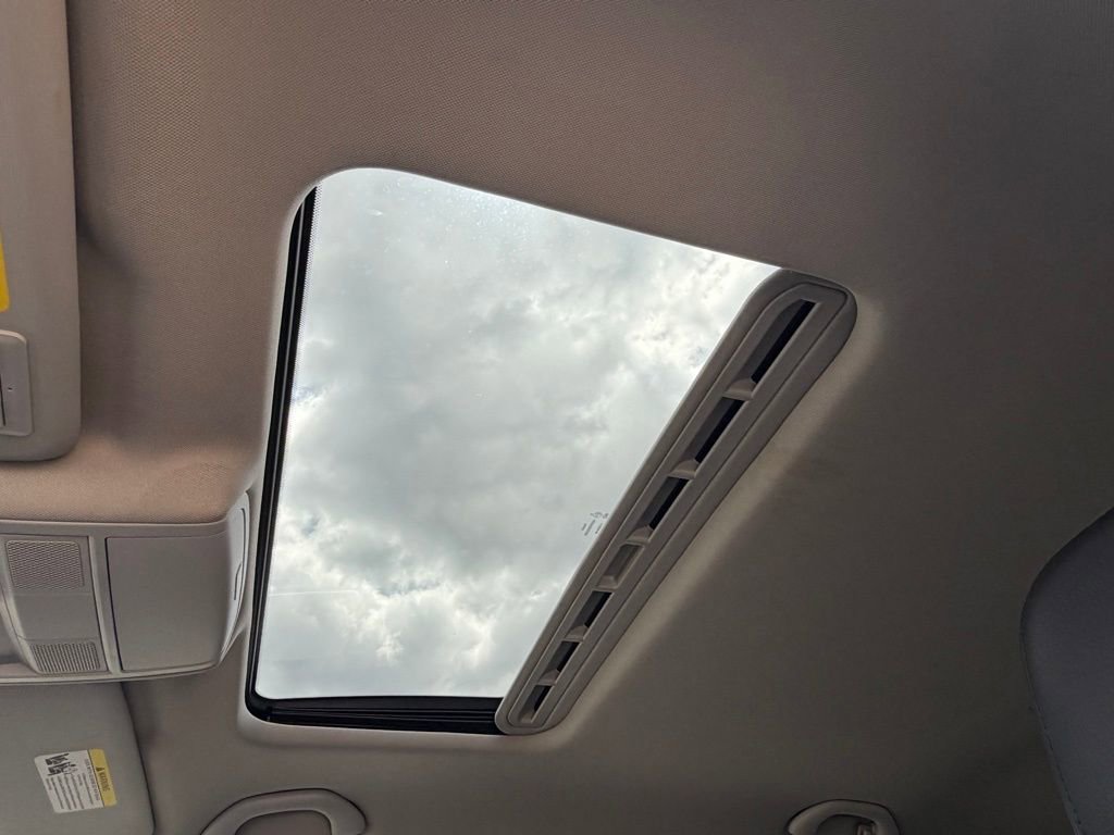 Used 2013 Volkswagen Passat TDI SEL Premium image 17