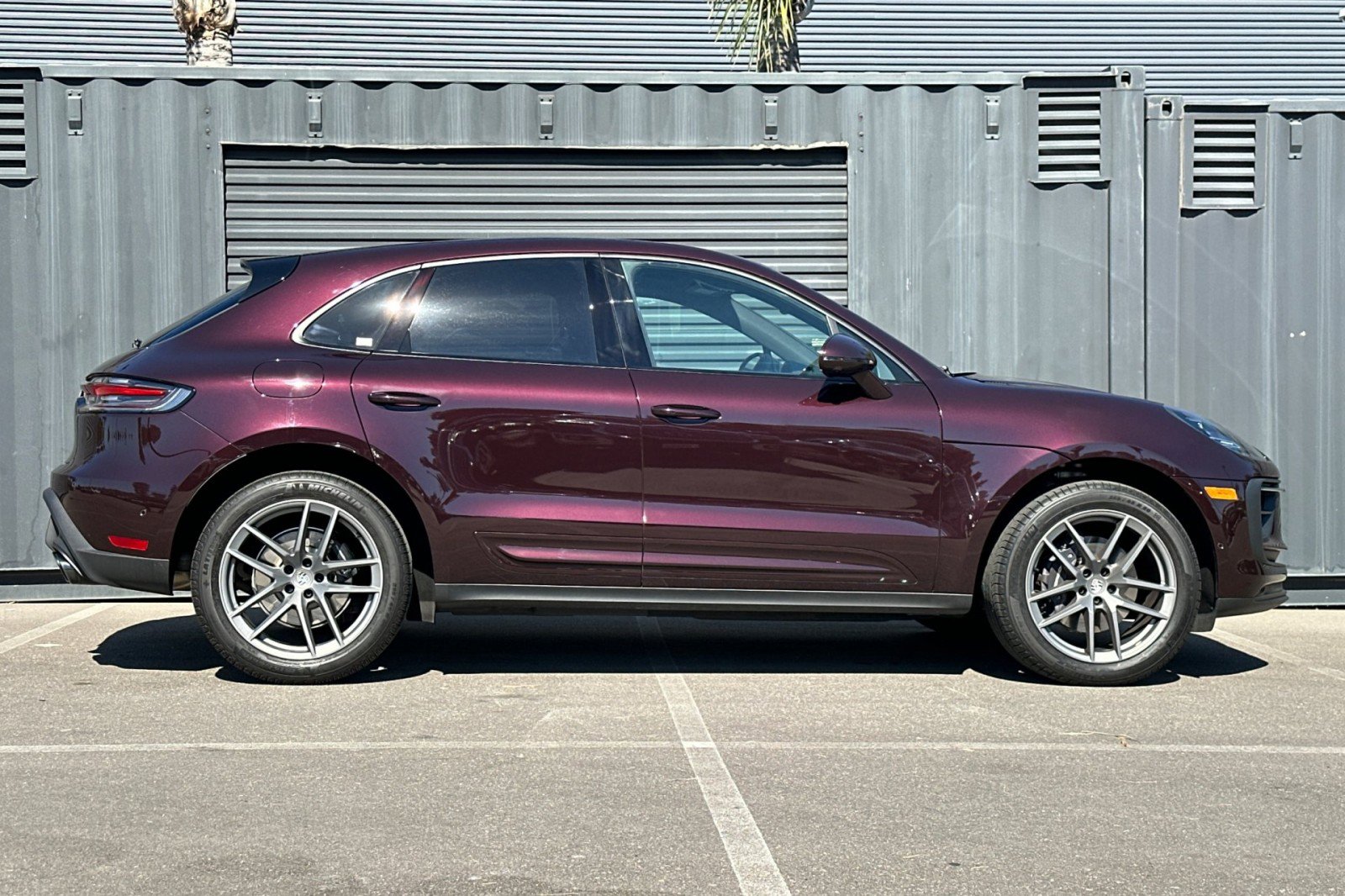 Used 2025 Porsche Macan AWD/4WD image 9