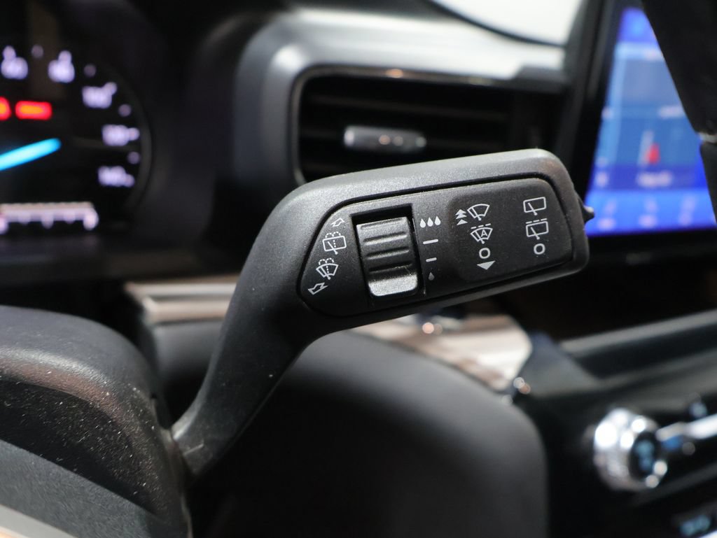 Used 2024 Ford Explorer Limited w/ Equipment Group 301A AWD/4WD image 39