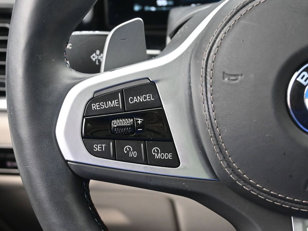 Used 2025 BMW X7 M60i image 15