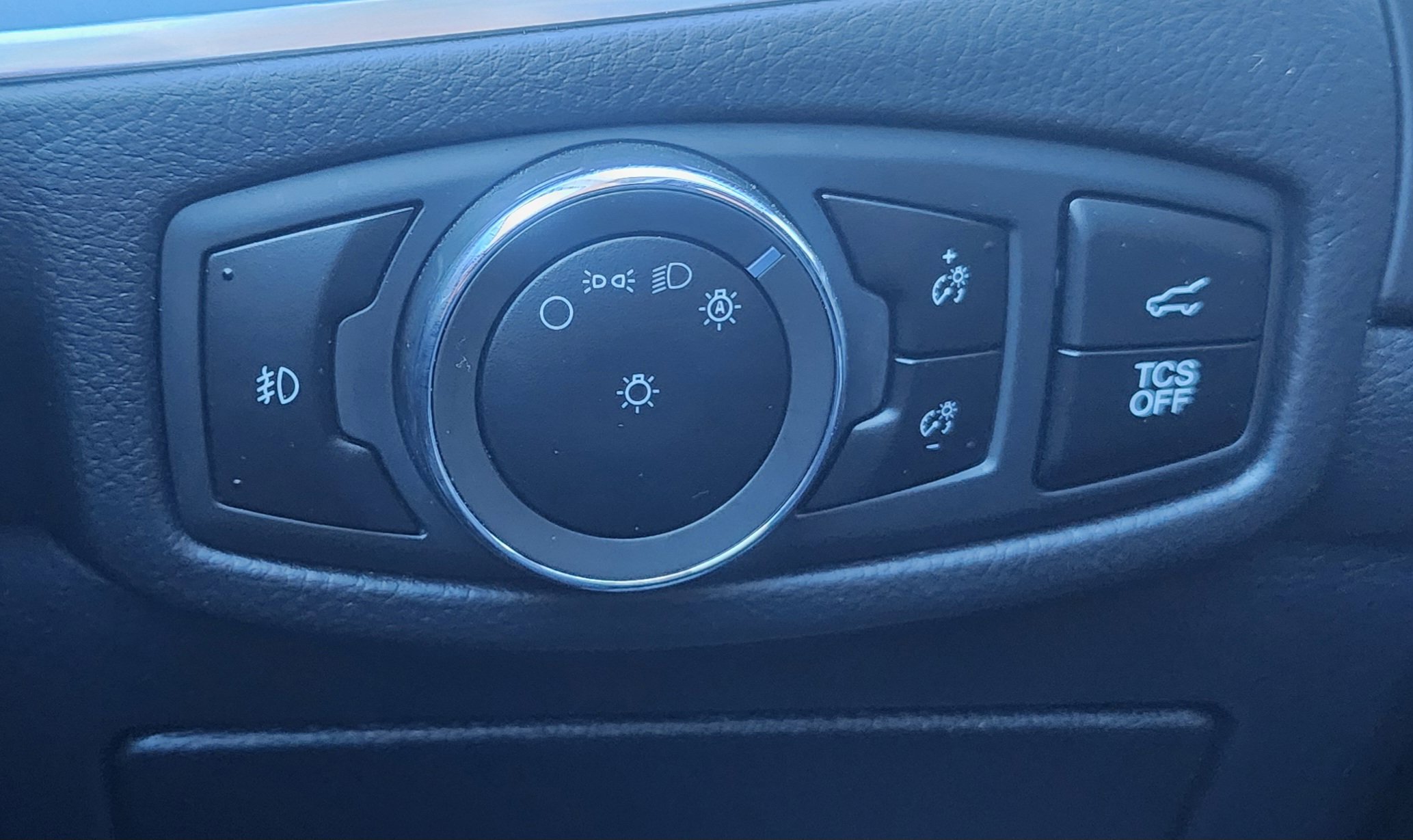 Used 2024 Ford Edge Titanium image 11