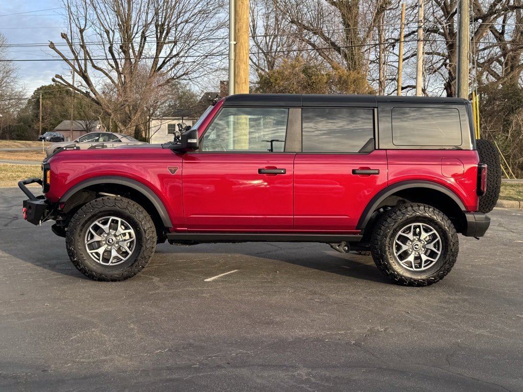 Used 2025 Ford Bronco Badlands image 3