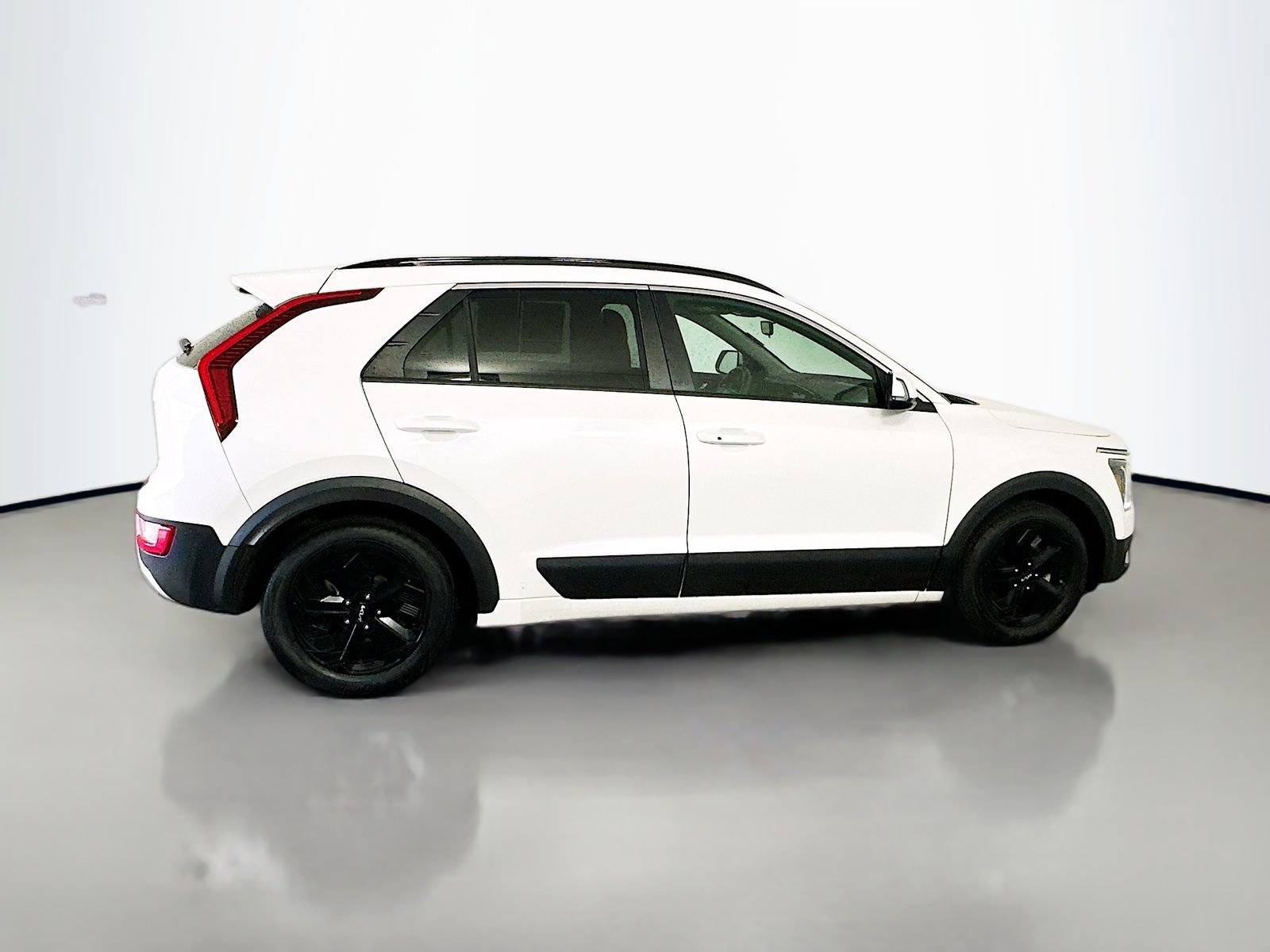 Used 2023 Kia Niro EX FWD image 8