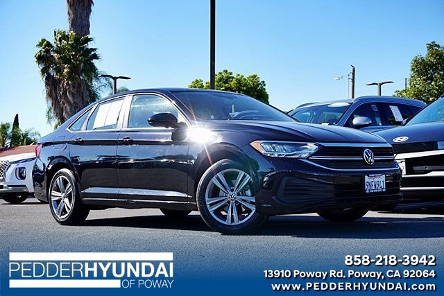 Used 2024 Volkswagen Jetta SE image 1