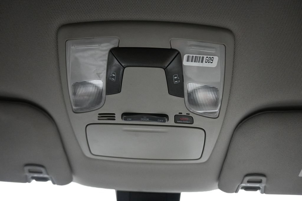 Used 2018 Toyota Sienna LE w/ Carpet Mat Package FWD image 24