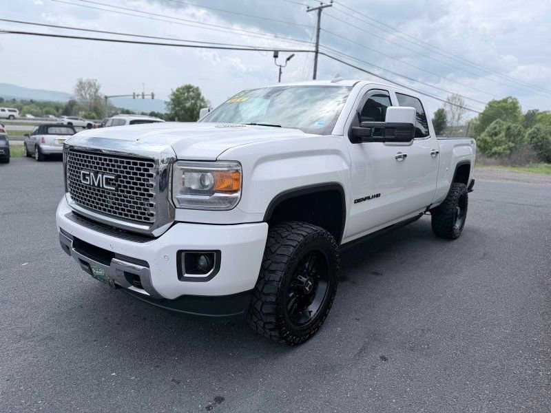 Used 2015 GMC Sierra 2500 Denali w/ Duramax Plus Package AWD/4WD image 5