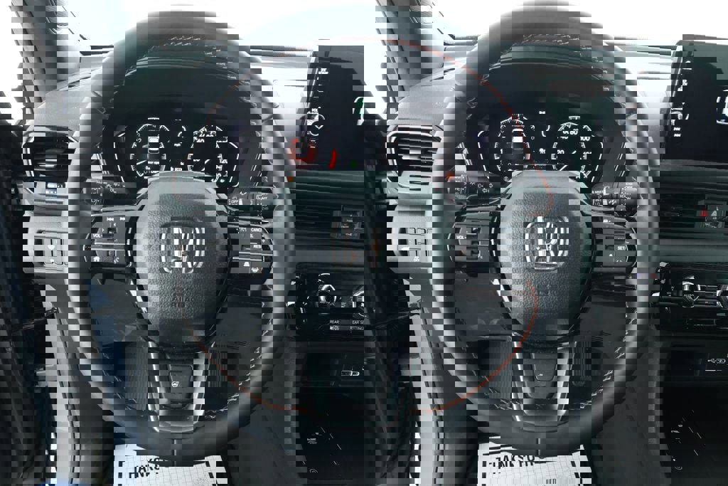 Used 2025 Honda Pilot TrailSport image 11