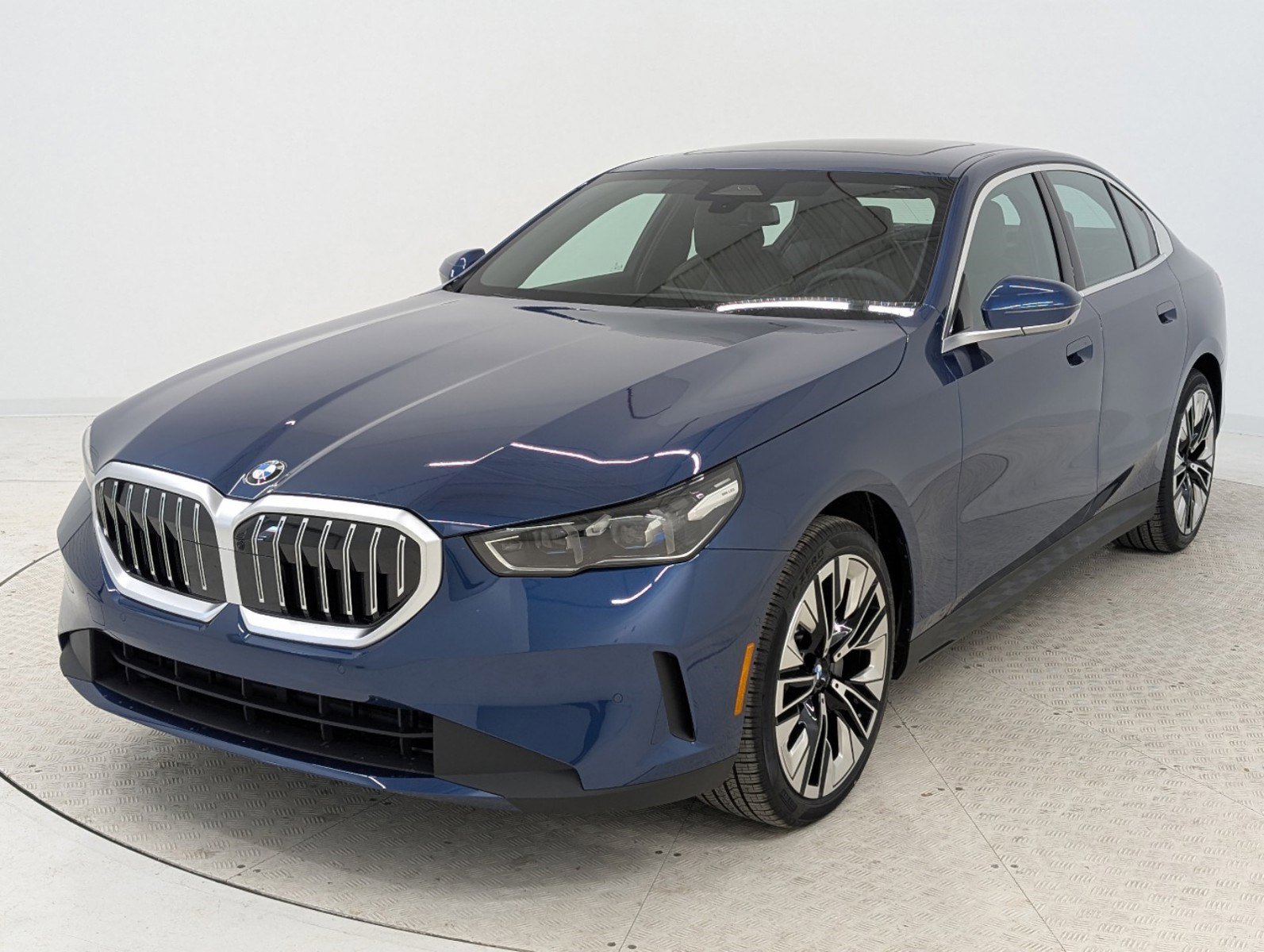 New 2025 BMW 530i w/ Premium Package image 4