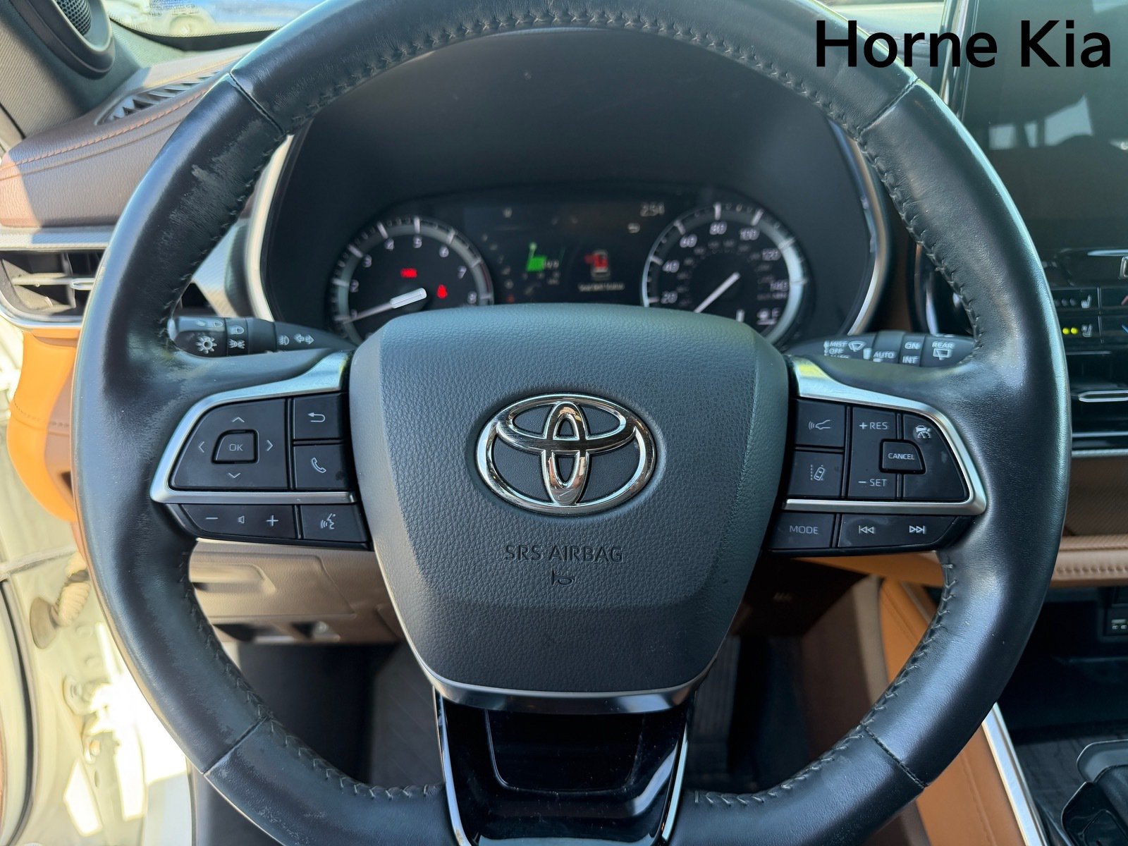 Used 2021 Toyota Highlander Platinum AWD/4WD image 18