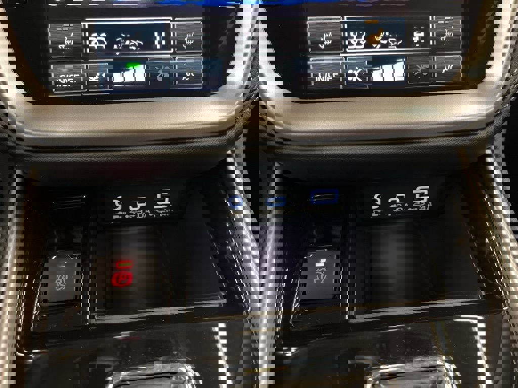 Used 2025 Subaru Legacy Premium image 27