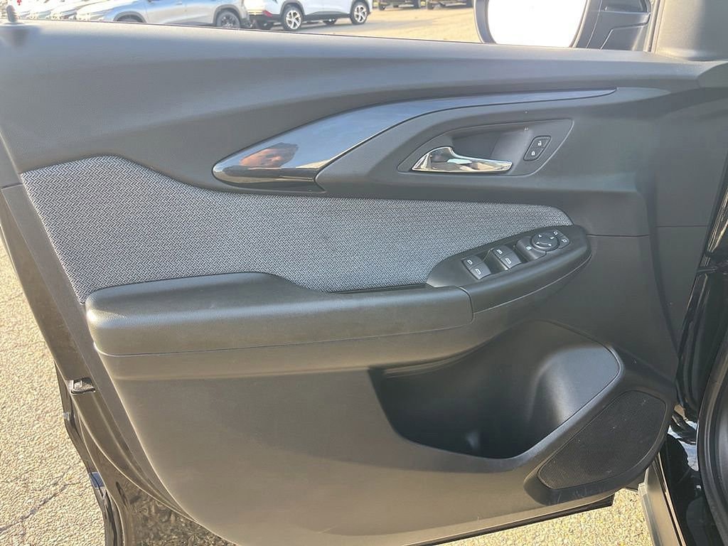 Used 2023 Chevrolet TrailBlazer LT w/ Convenience Package image 17