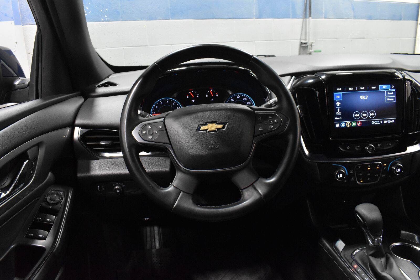 Used 2023 Chevrolet Traverse LT FWD image 7