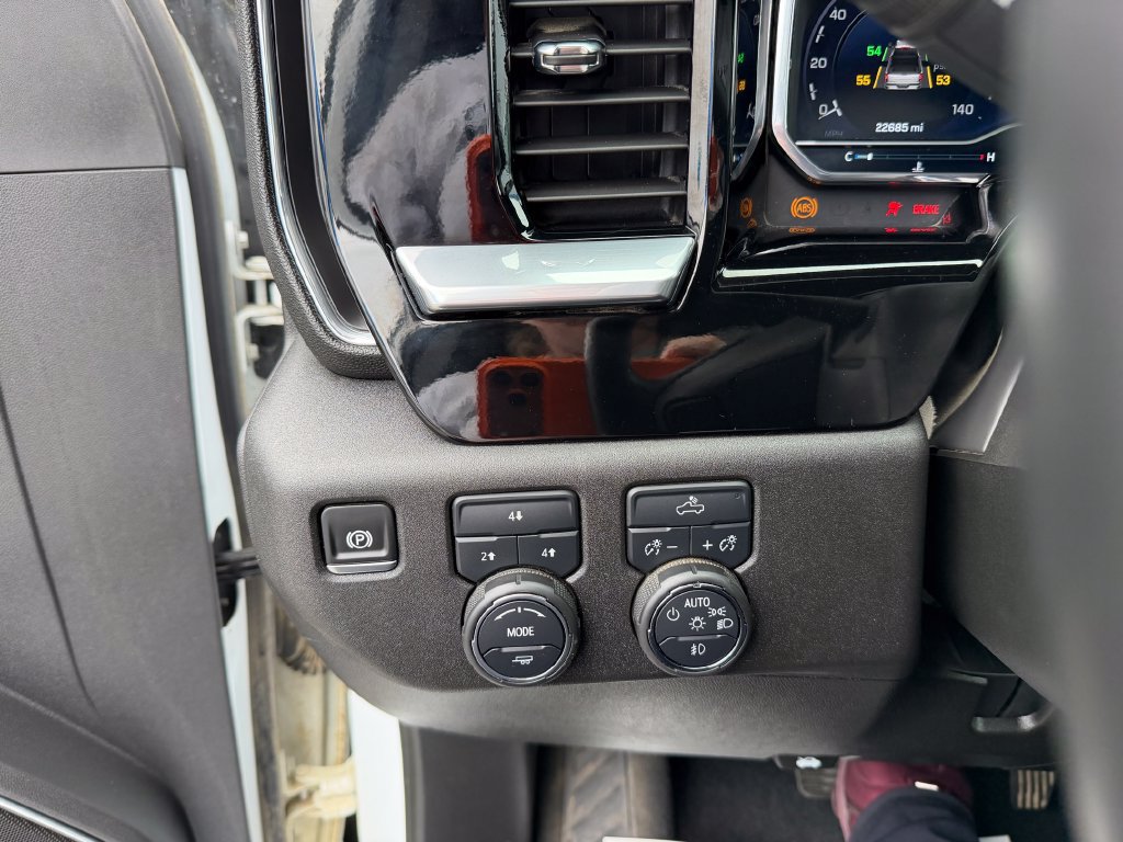 Used 2025 Chevrolet Silverado 2500 LT w/ Convenience Package AWD/4WD image 16