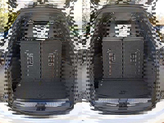 New 2025 Cadillac XT6 Luxury image 14