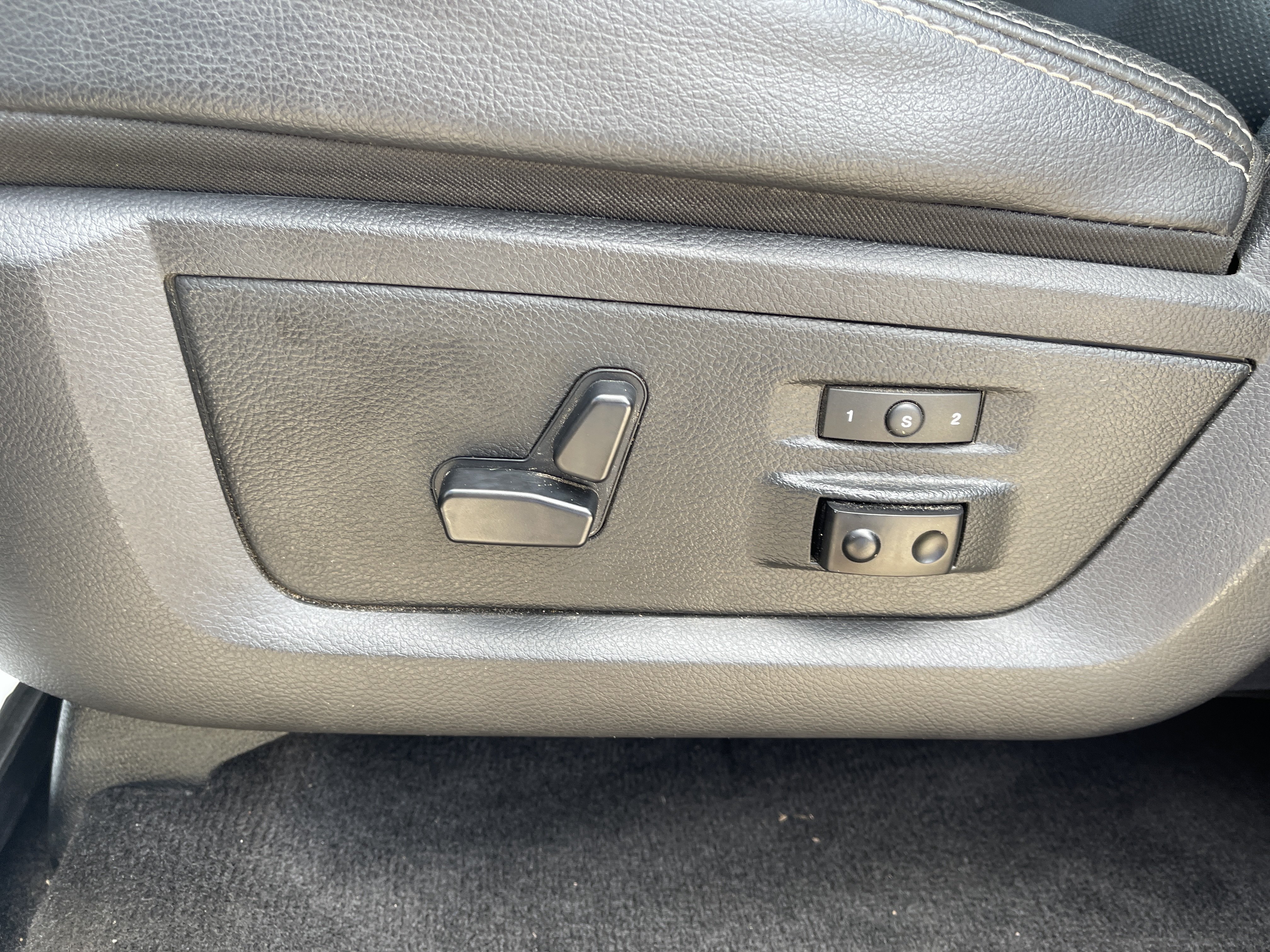 Used 2017 RAM 3500 Laramie w/ Sport Appearance Group AWD/4WD image 41