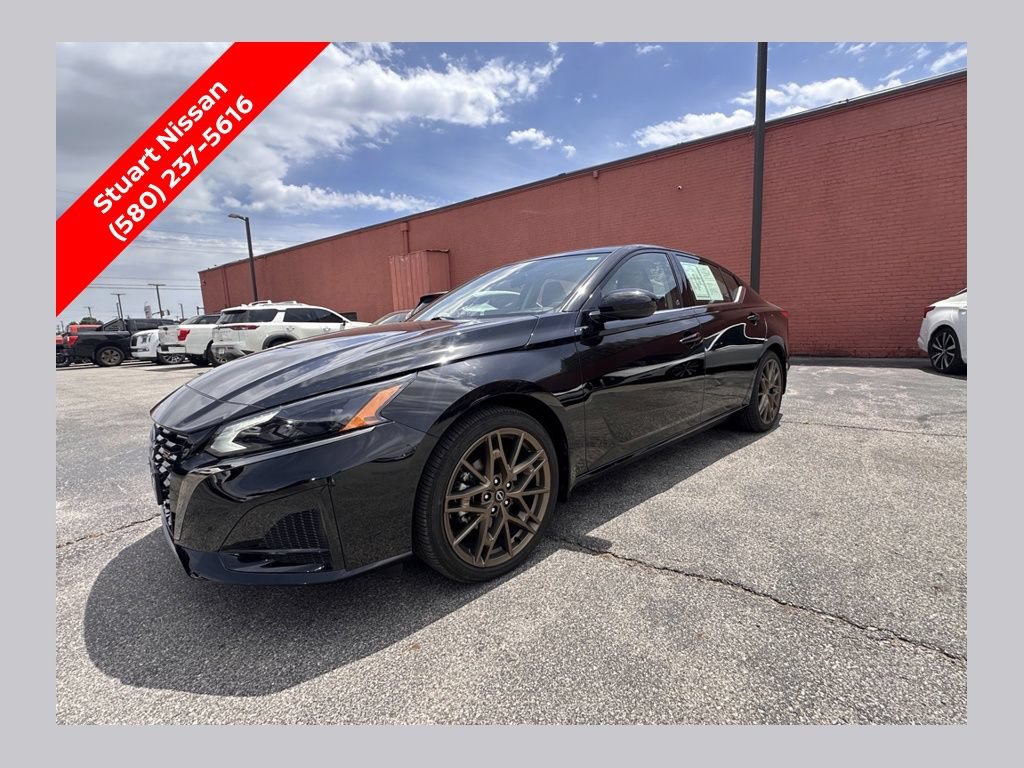 Certified 2025 Nissan Altima 2.5 SR w/ SR Premium Package FWD image 1