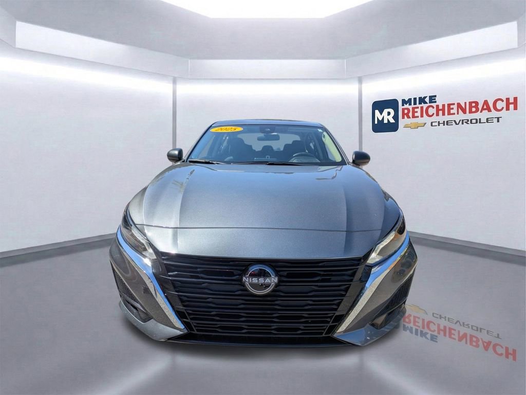 Used 2025 Nissan Altima 2.5 SV FWD image 9
