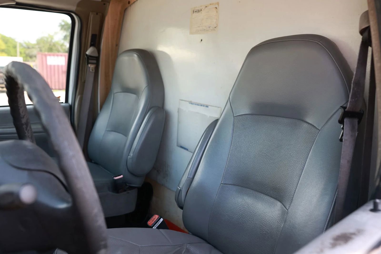 Used 2005 Ford E-350 and Econoline 350 Super Duty image 13