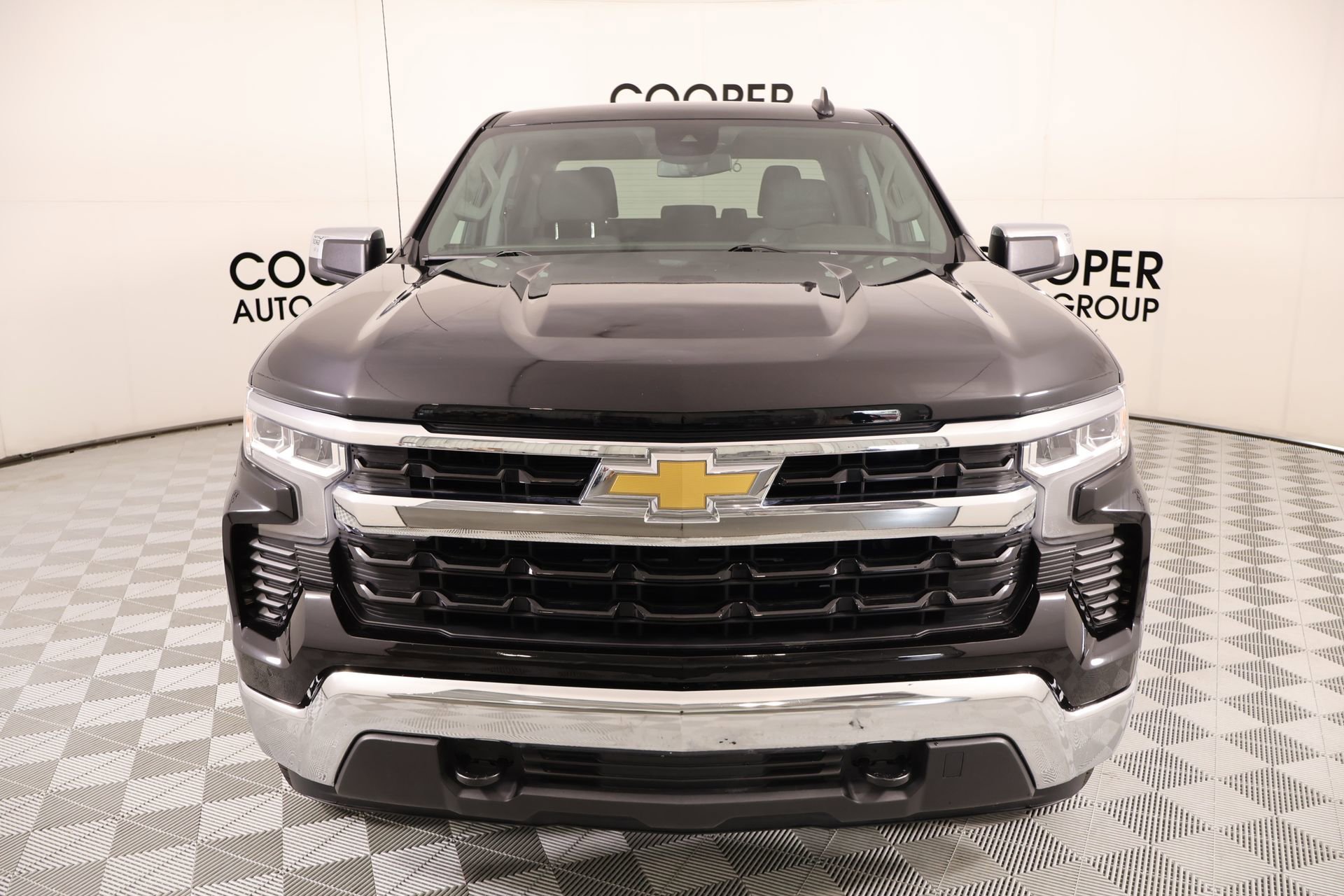 Used 2024 Chevrolet Silverado 1500 LT image 9