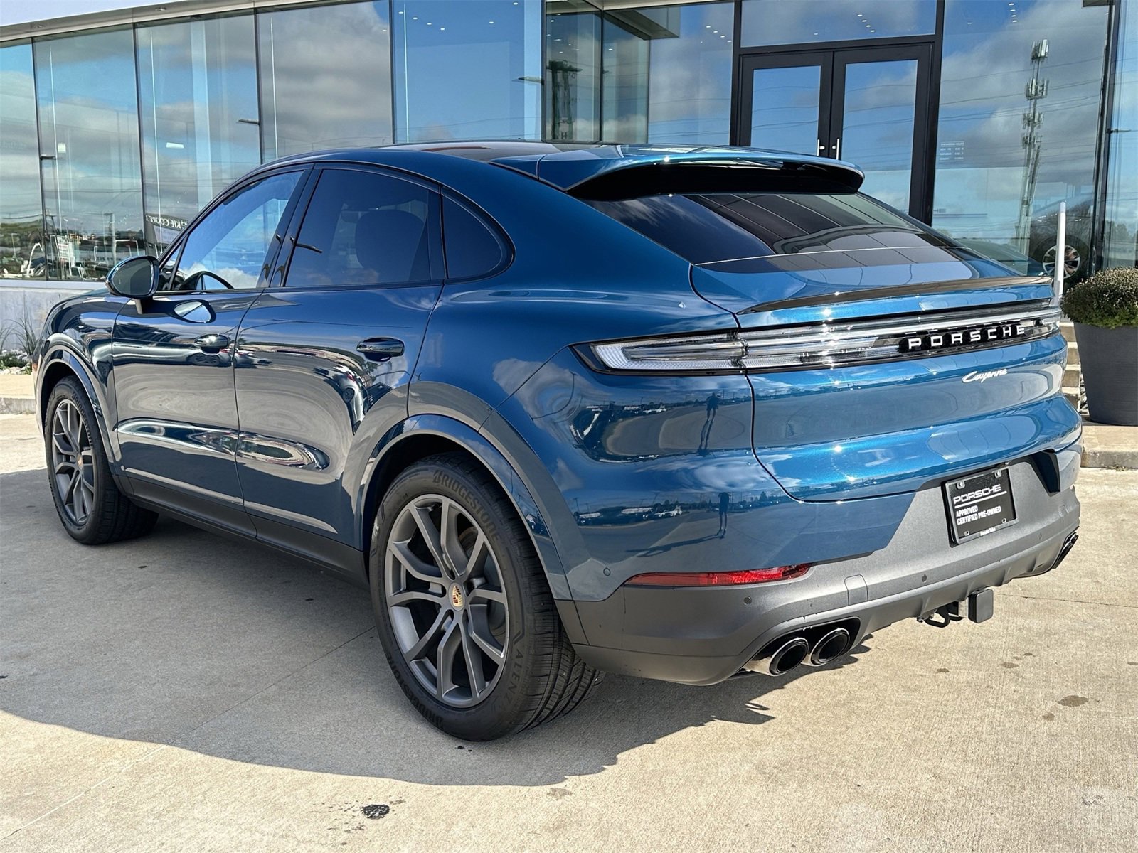 Certified 2024 Porsche Cayenne Coupe image 3