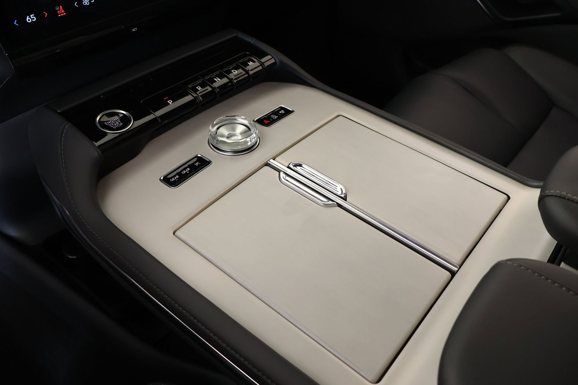 New 2026 Lincoln Navigator Reserve w/ Jet Appearance Package image 8