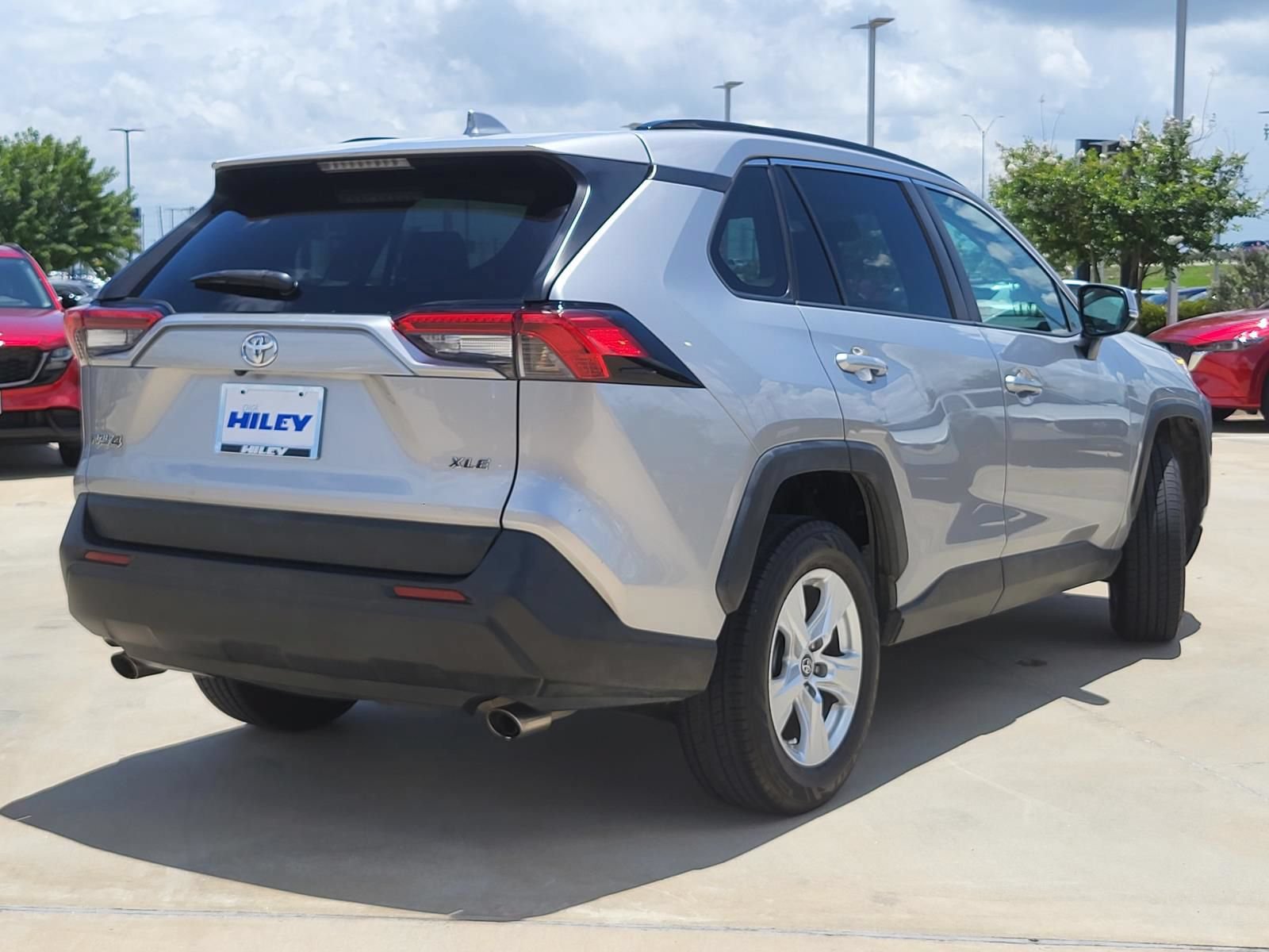 Used 2019 Toyota RAV4 XLE FWD image 3
