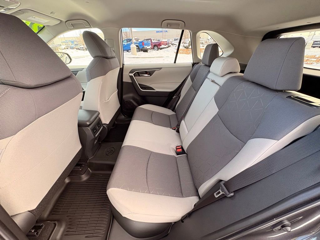 Used 2025 Toyota RAV4 XLE image 27